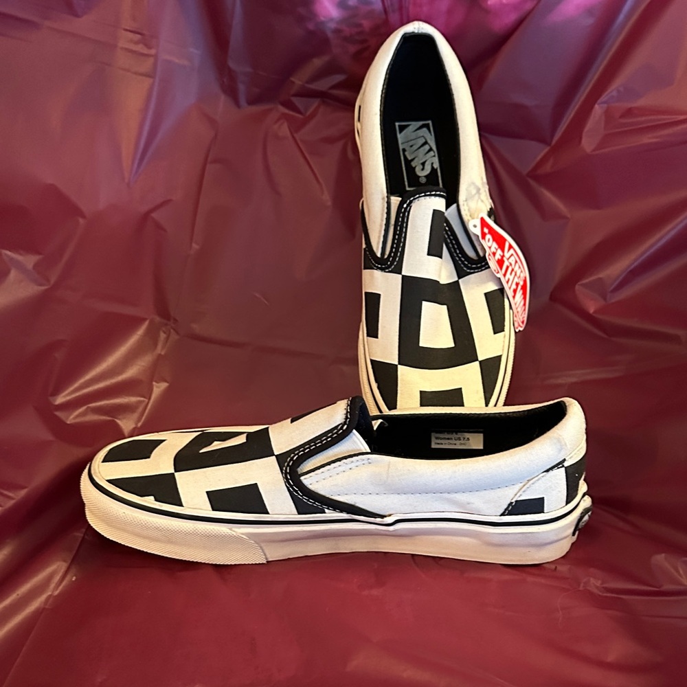 Gorgeous NEW Unisex Vans classic Checkered Slip-Ons, Men 6, Women’s 7.5 NIB - Picture 6 of 8